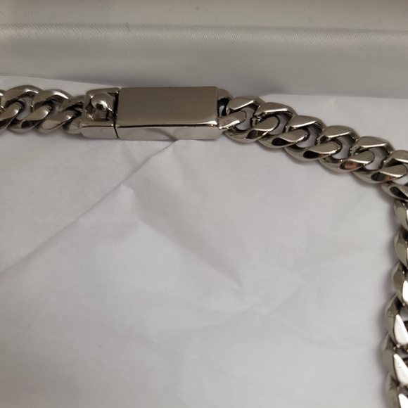 Givenchy Silver tone Necklace with Interlocking Design - Picture 5 of 11